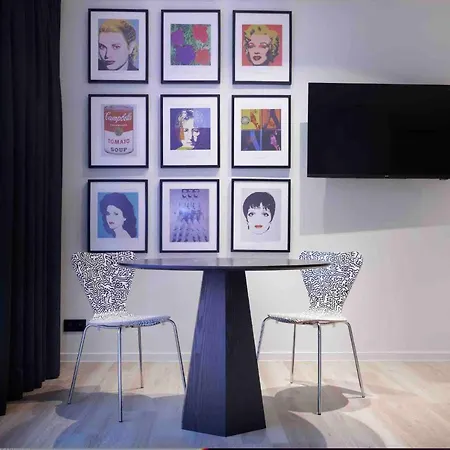 M-street Art - Self Check-in Hotel