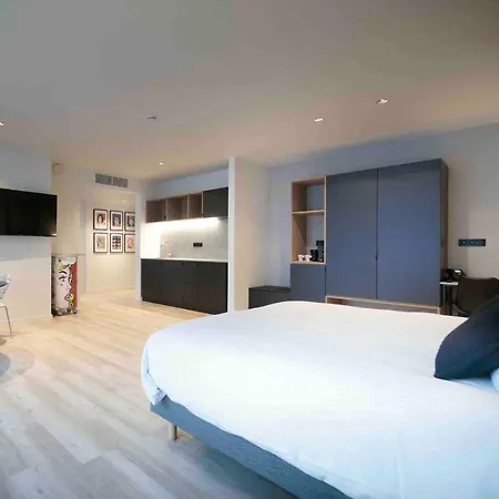 M-street Art - Self Check-in