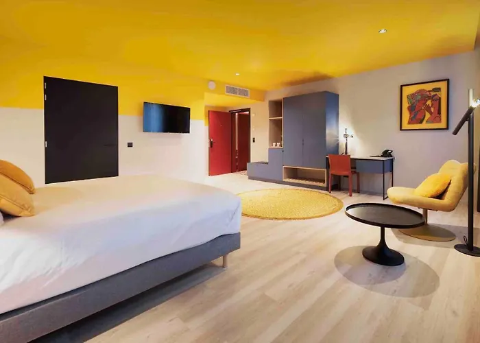 M-street Art - Self Check-in Hotel Leuven