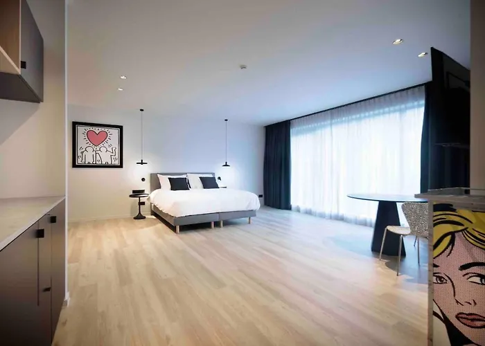 M-street Art - Self Check-in