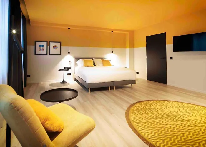 M-street Art - Self Check-in Hotel