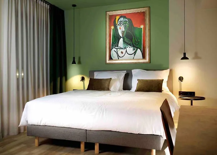 M-street Art - Self Check-in Hotel