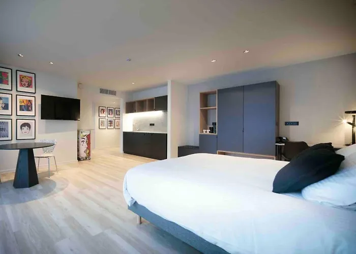 M-street Art - Self Check-in