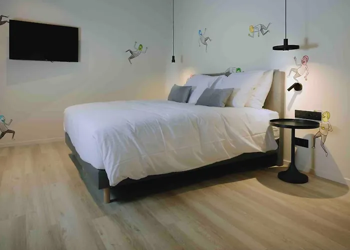 M-street Art - Self Check-in Hotel *